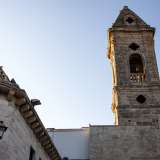 Ci ritroviamo quindi sulla Muraglia, dove possiamo ammirare il maestoso campanile barocco...